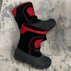 Totes Kids Black and Red Snow Boots